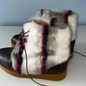 Stylish Faux Fur-Trimmed Women's Shoes Fit like an 8☘️